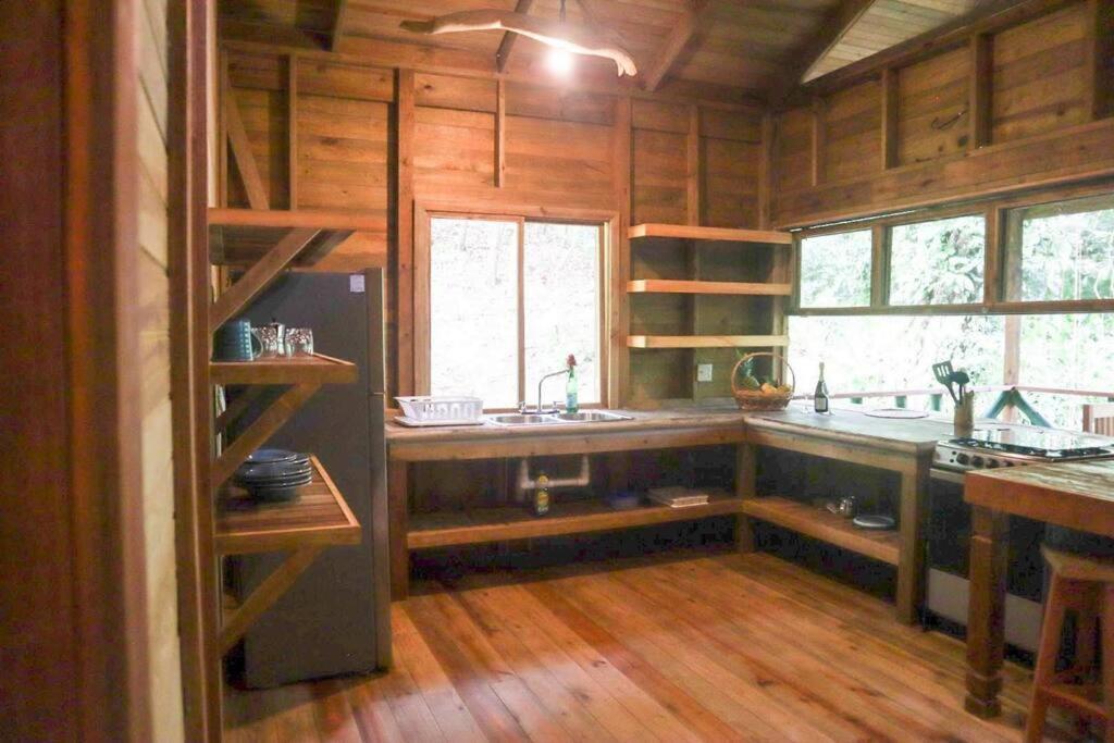 Jungle Beach 2 Bedroom Cottage 博卡斯德尔托罗 外观 照片